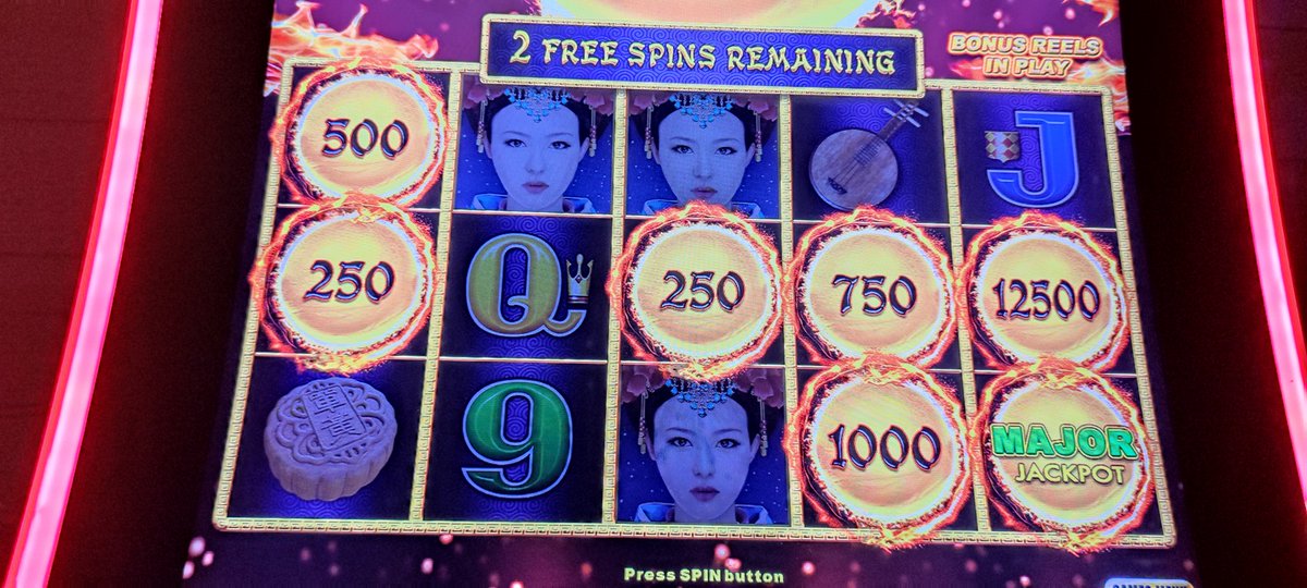 Un beau jackpot ! En live ! Bravo à notre joueur 🔥 Envoyez nous vos plus belles perfs aux machines 🔥 #casino #jackpot