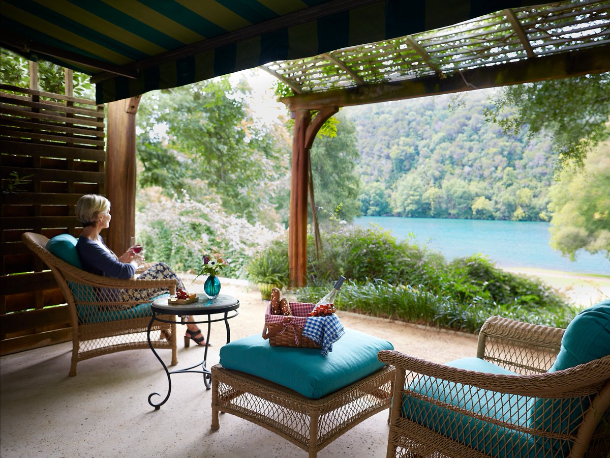 POV: you're staying in one of our Luxury Lakeview rooms. ✨ 

Learn more about how you can book this room and others when visiting bit.ly/3fN57PJ