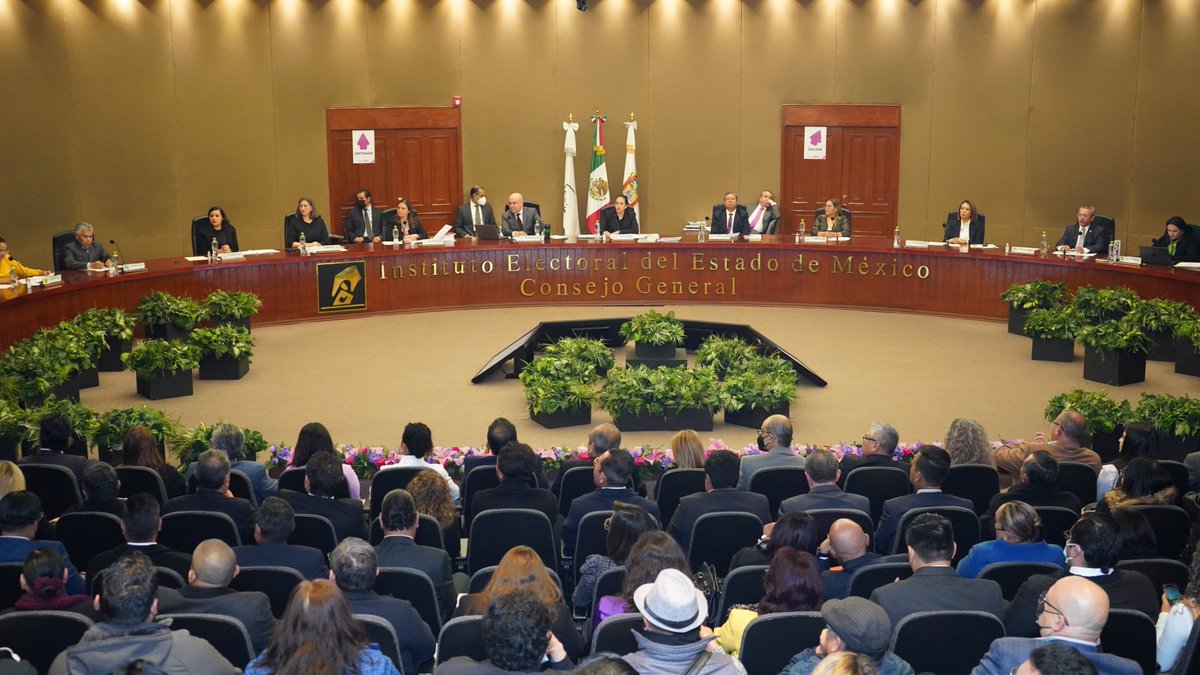 PRDEstado's tweet photo. El @PRDMexico se declara listo para ser protagonista en el proceso electoral por la Gubernatura del Estado de México, una vez que el Consejo General del @IEEM_MX ha dado al banderazo de salida hacia el 4 de junio.
¡Con el corazón arriba y a la izquierda! https://t.co/EcKA00CjrG