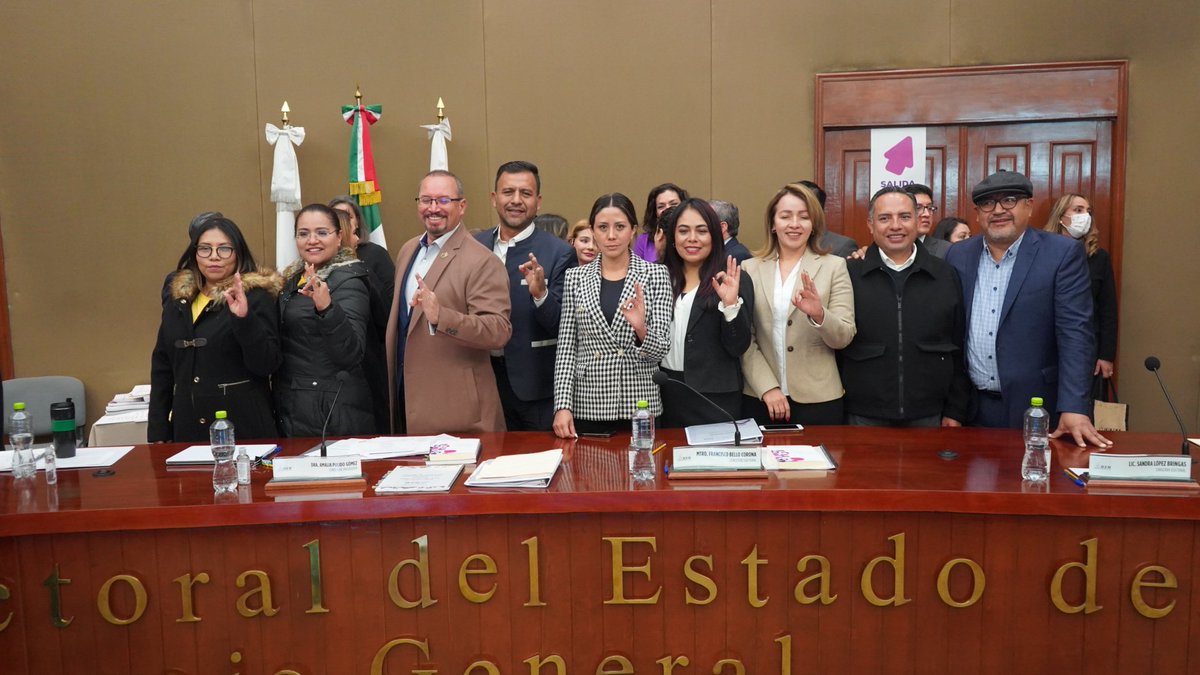 PRDEstado's tweet photo. El @PRDMexico se declara listo para ser protagonista en el proceso electoral por la Gubernatura del Estado de México, una vez que el Consejo General del @IEEM_MX ha dado al banderazo de salida hacia el 4 de junio.
¡Con el corazón arriba y a la izquierda! https://t.co/EcKA00CjrG