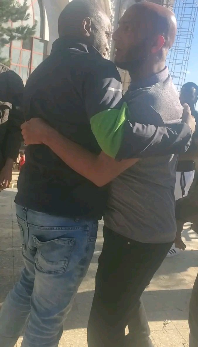 JuJuCr2's tweet photo. ህገወጡ የአዲስ አበባ መጅሊስ ከተማውን በሁከት ለማተራመስ ቆርጦ ተነስቷል!

ታሪካዊ ተቋሞችን እና መስጂዶቻችንን መጠበቅ የሁሉም ሙስሊም ማህበሠሰብ ሀላፊነት ነው! ወሃቢያን መስጊድ ለመንጠቅ እየሞከሩ ነው
ሼር ይደረግ https://t.co/Wpgegp36iQ
