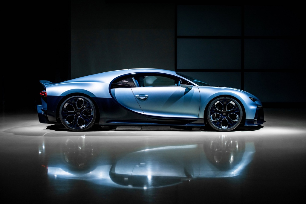 SportsCarMarket's tweet photo. A new Bugatti Chiron Profilée supercar will be auctioned at @rmsothebys Paris sale on February 1.
More here: https://t.co/9BnU6pLu05
#bugatti #chiron #bugattichiron #rmsothebys #rmsothebysparis #paris #parisauction #carcollection #carauction #supercar #sportscar #exoticcar https://t.co/rXoR9texId