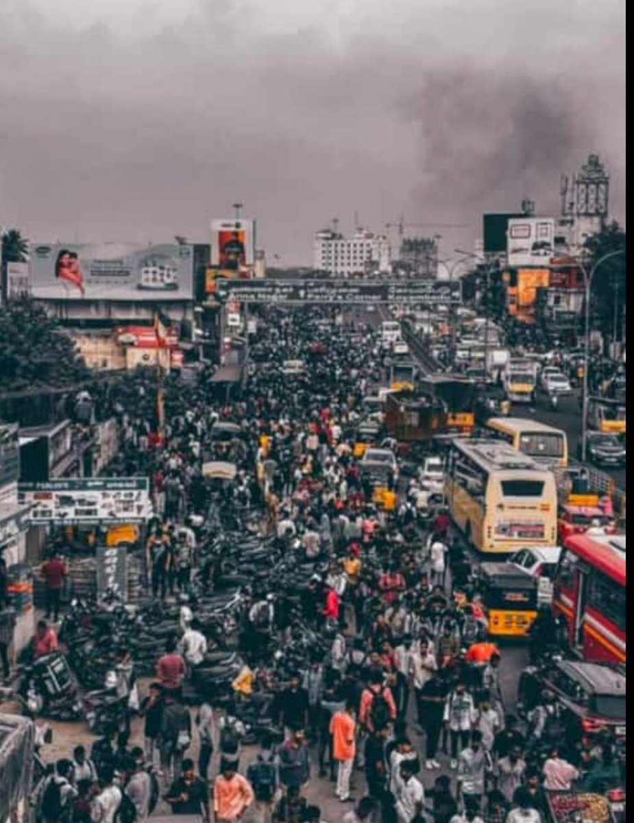 PrasanthJo8's tweet photo. #VarisuTrailer இந்த வாரிசு ட்ரைலருக்கு வந்த ரசிகர் கூட்டம், புதுக்கோட்டை மாவட்டத்தில் ஜாதி கொடுமைகளால் அவதிப்படுகிறார் அங்கு #vijayfan ஒருத்தரும் செல்லவில்லை ?.
#Vijay @thirumaofficial @mkstalin #Public #Thalapathy #VarisuTrailer 
#modi4pm2024 #CMMKSTALIN #Annamalai #siman #VCK https://t.co/B1gGZW6cOF