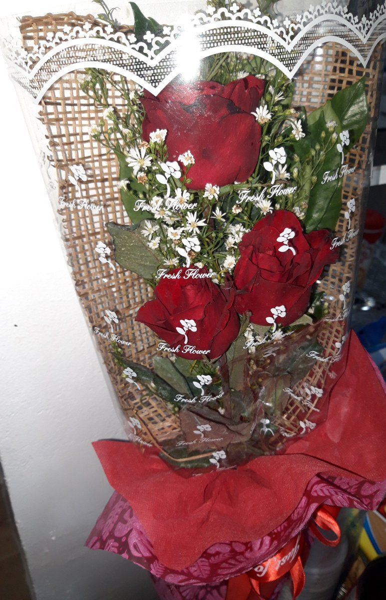 red196826's tweet photo. "Every woman deserves flowers"

#5yearswithyou https://t.co/a8BL2xOpWh