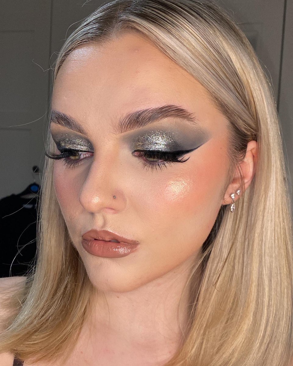 _zsmakeupp's tweet photo. Gonna start posting on here again! Goal for 2023 is to be more confident on social media 💗

https://t.co/E8WAcDWVZ9 https://t.co/X6NVhet7m8