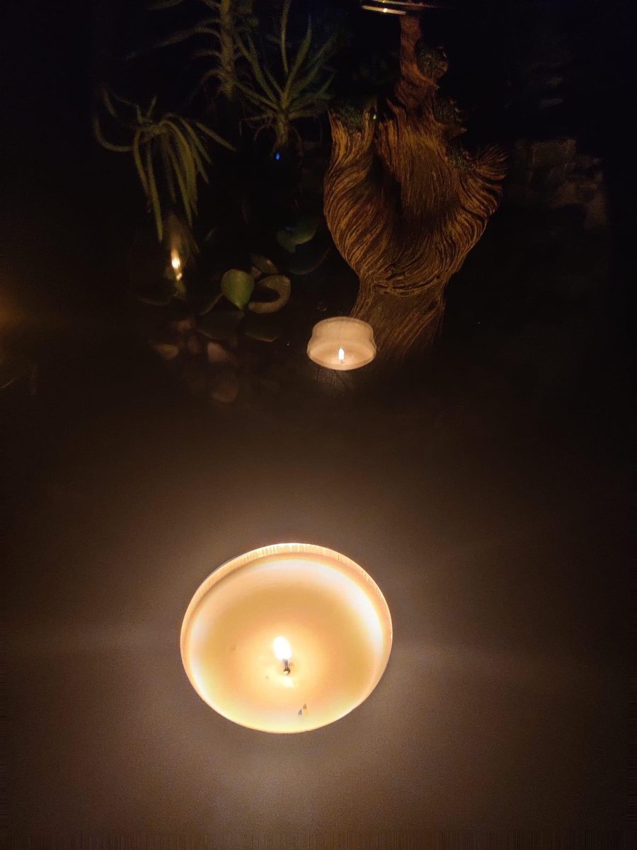 JulieB2's tweet photo. #LightForKara https://t.co/wHSKAtEYat