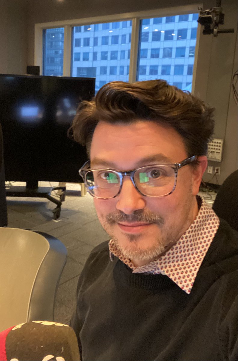 Shaggy Eli, back in the chair at <a href="/CBCHereandNow/">CBC Here and Now</a>.  Today we have <a href="/andrewphung/">Andrew Phung</a>, plus talking about TTC safety and the World Juniors.  See ya soon. 📻💪