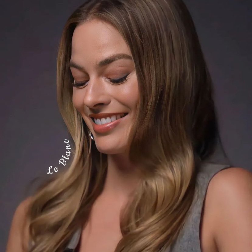 isaacrwl's tweet image. Ooh mama
We're stopping at the green light girl
Because I want to get your signal
No going at the green light girl
Because I want to be with you now