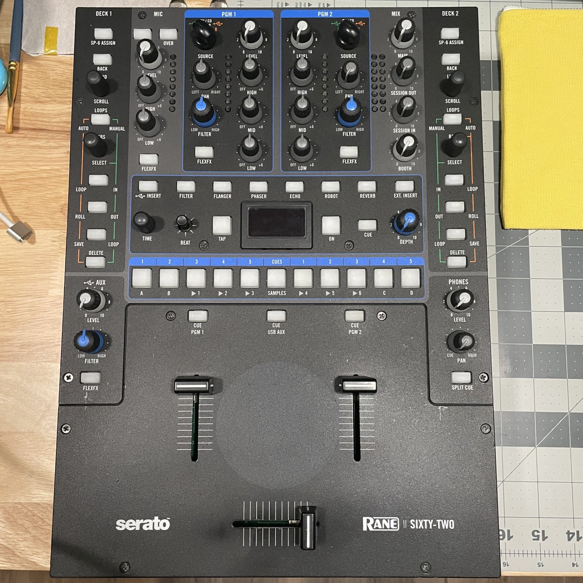 SMASHLAMES's tweet photo. $500 or OBO (#Tucson we can negotiate a better price for locals)
Everything in working condition. Great for vinyl listening or mixing. Has on board effects. All faders smooth like butter. Sticker removed on the a faceplate. One owner, smoke free environment. #Rane62 https://t.co/RDbQKKx9lX