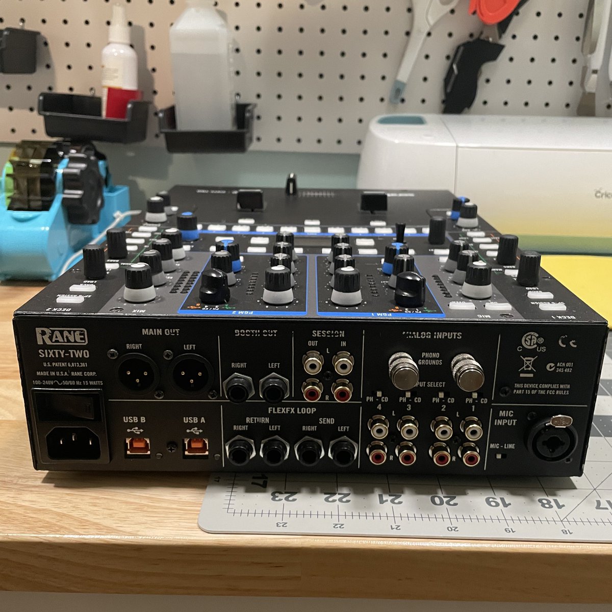 SMASHLAMES's tweet photo. $500 or OBO (#Tucson we can negotiate a better price for locals)
Everything in working condition. Great for vinyl listening or mixing. Has on board effects. All faders smooth like butter. Sticker removed on the a faceplate. One owner, smoke free environment. #Rane62 https://t.co/RDbQKKx9lX