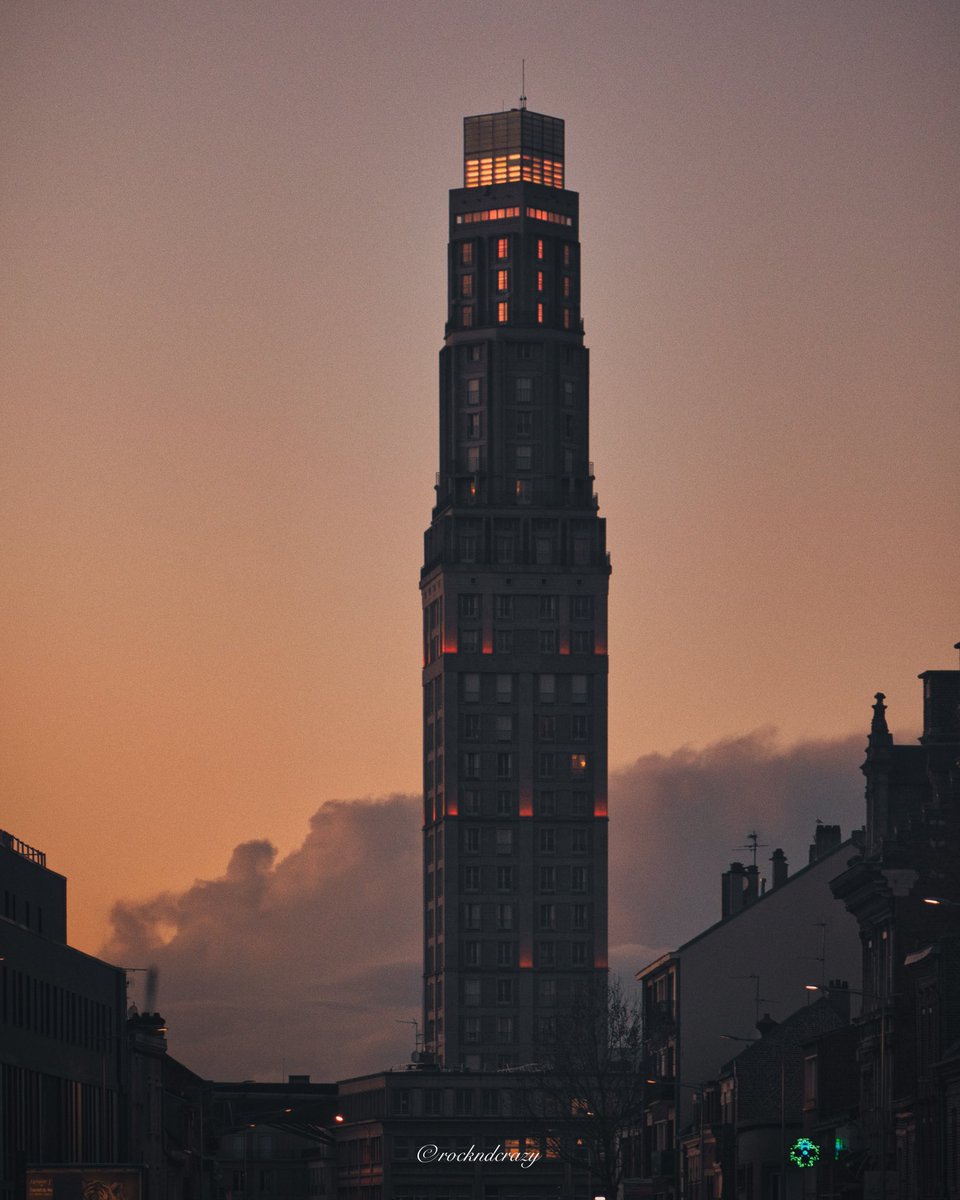 rockndcrazy's tweet photo. Amiens, cette ville qui m’émerveille 🧡
Bonne soirée les copains 😘 #sunset #amiens #2023NewYear #tower https://t.co/ozZvJLWV9V