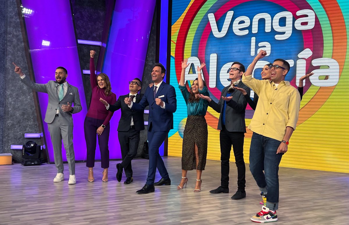VengaLaAlegria's tweet photo. ¡Muchísimas gracias por permitirnos entrar a tu casa y divertirte este miércoles! 🙌🏻🎉😄 

¡Te esperamos mañana en #VLA a las 8:55 a.m. por @aztecauno! 📺 #ConVLAYo https://t.co/7NRfVTb9vn