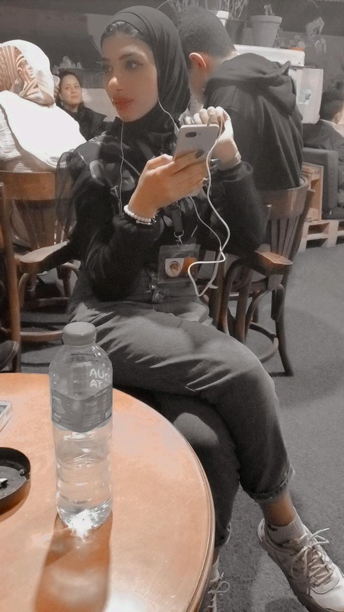 لا سامحَ الله كل من دخلَ قلباً فنزعَ منه طُمأنينته!
.
⁧