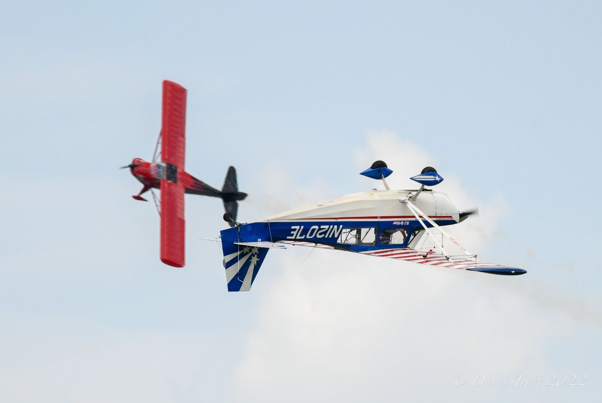 SunnFunFlyIn's tweet photo. #WallpaperWednesday! This amazing shot was taken by David Trost at #SNF22! Do you know what these two planes are? https://t.co/5HO1bUrp02