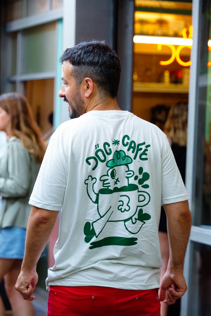 DOCcafeBA's tweet photo. La verdad que esto de hacer las remeras con ilustradorxs piolas es sólo por gusto. Pero mirá qué gustito nos dimos esta navidad
#tazafugitiva https://t.co/FX12WA5yc7