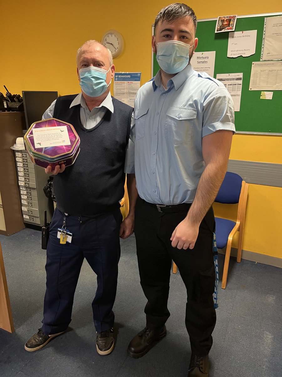 PhillipPmar's tweet photo. Where would the NHS be without our fantastic teams of portering staff. Like everyone they have worked so hard in the last few weeks. Just brilliant. They even gave me one of their chocolates! โฆ@MidYorkshireNHSโฉ #pinderfieldshospital https://t.co/DctOemDeUi