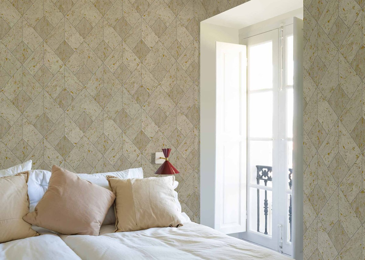 Woodcraft Collection experiments with the compatibility of wood and cork. Designs are assembled onto metal bases, to create geometric shapes that achieve extraordinary elegance.