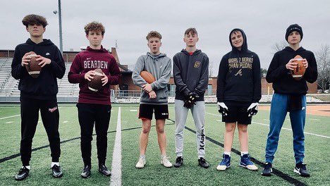 Mindy_Clark33's tweet photo. Thanks @max_hilton41 for coming out to receive at @headbandboi_13 ‘s QB clinic. You both got 1% better!
#TrustTheProcess
#PracticeMakesProgress
#PracticePerfect
#OneMoreRep https://t.co/I9PJX9xnfQ