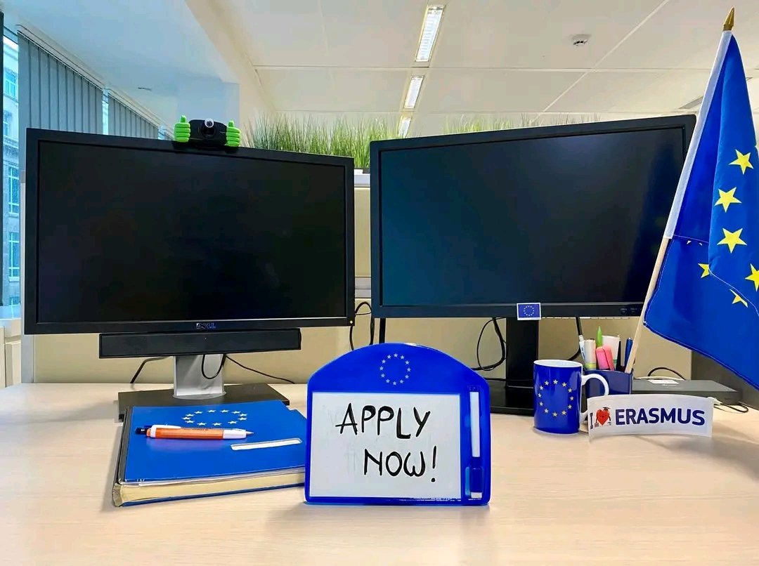 🇪🇺 Applications for the Blue Book Traineeship are now open! 

✔️ 5-month paid traineeship, 
✔️ Starting in October 2023, 
✔️ Open to university graduates of at least 3 years of study. 
⏳ Deadline: 31 January  

👉 Apply: traineeships.ec.europa.eu
#EUTraineeship #AmbasadorErasmus