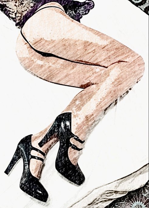 Vorrei essere brava a disegnare cos&igrave; quanto lo sono a posare... Poi le mani grandi di un fotografo..<a href="/tag/erotic"class="tags"><span>#erotic</span></a><a href="/tag/italiana"class="tags"><span>#italiana</span></a><a href="/tag/hotphotos"class="tags"><span>#hotphotos</span></a>