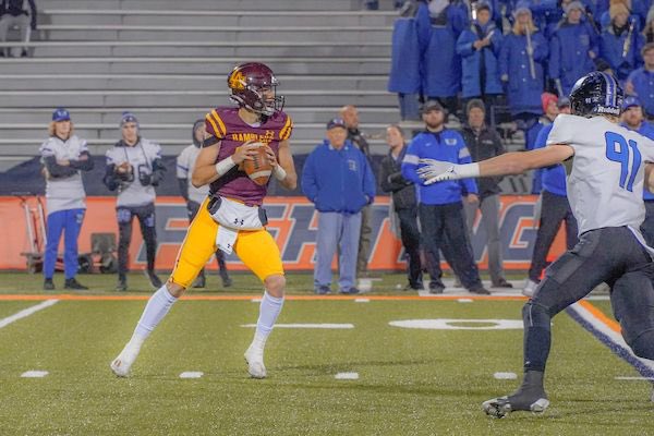 Loyola_FB's tweet photo. Happy New Year from your 8a state champions! https://t.co/0mHk1Kh966