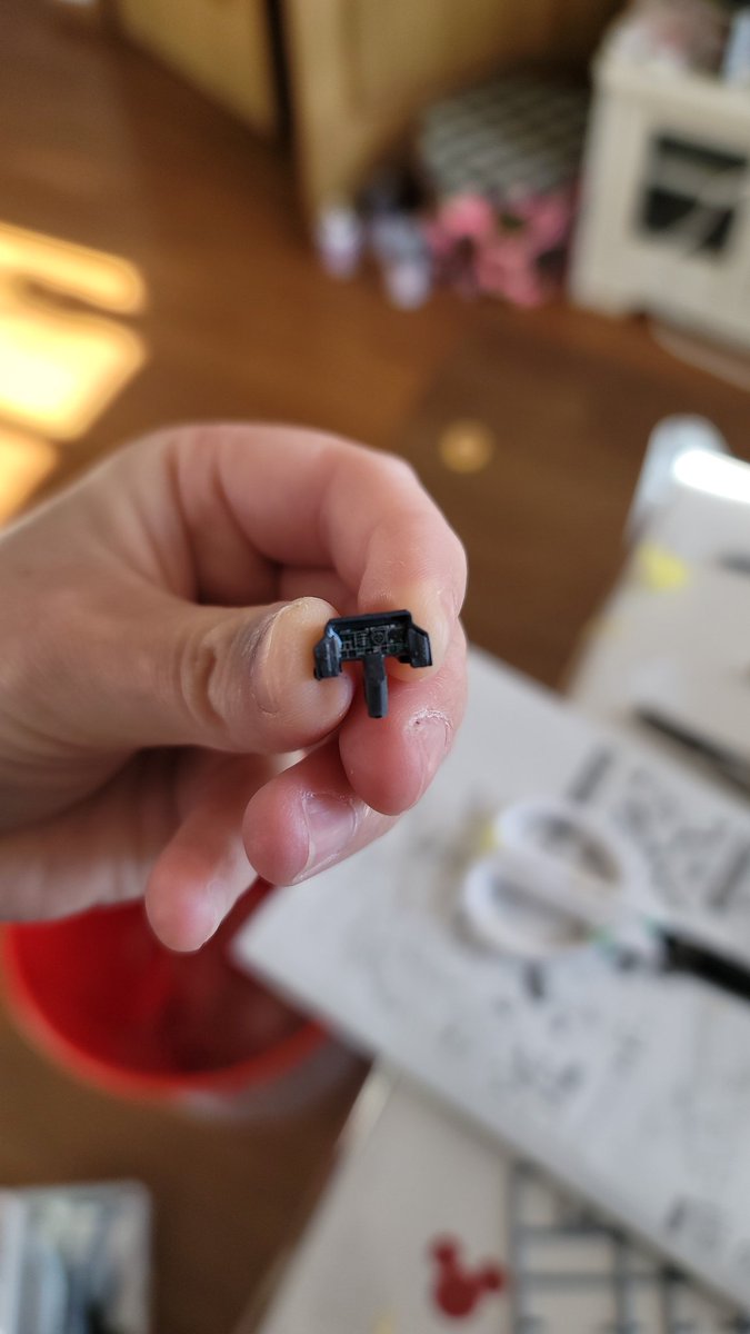 098_asuka's tweet image. F35プラモデル制作過程
コックピットの計器類のデカール貼りです細かいですがピンセットとマークセッター(デカール軟化剤の入った接着剤)駆使して頑張ります。
#F35BLightningII 
#プラモデル好きと繋がりたい