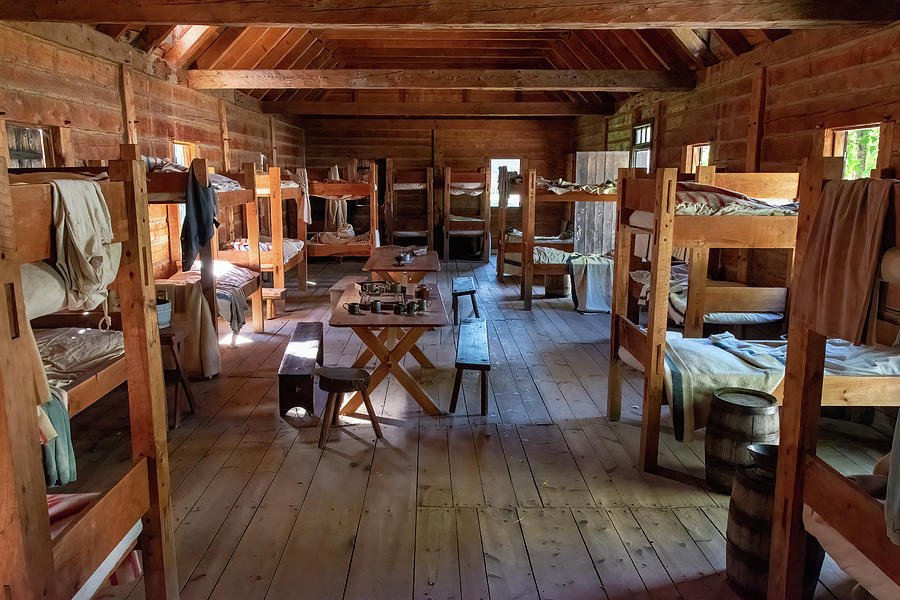 jrtwynam's tweet photo. Bunk beds are lined up against the walls of the bunkhouse at #FortWilliam, a former #FurTradingPost in #ThunderBay, #Ontario.
https://t.co/boPN9g1Nda
#BuyIntoArt #PrintsForSale #OnlineShopping #AYearForArt #History #Historic #DiscoverON https://t.co/G651NJLuvr