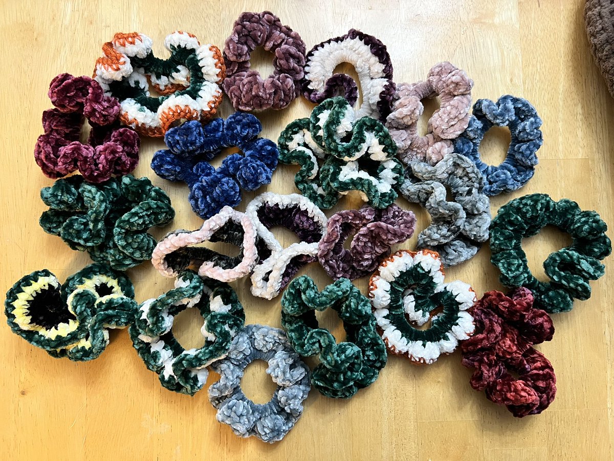 CakeandCrochet2's tweet photo. I have tons of scarves, headbands and scrunchies made and ready for shipping! DM for info or custom requests ☺️ https://t.co/DxOBj5pQ3L