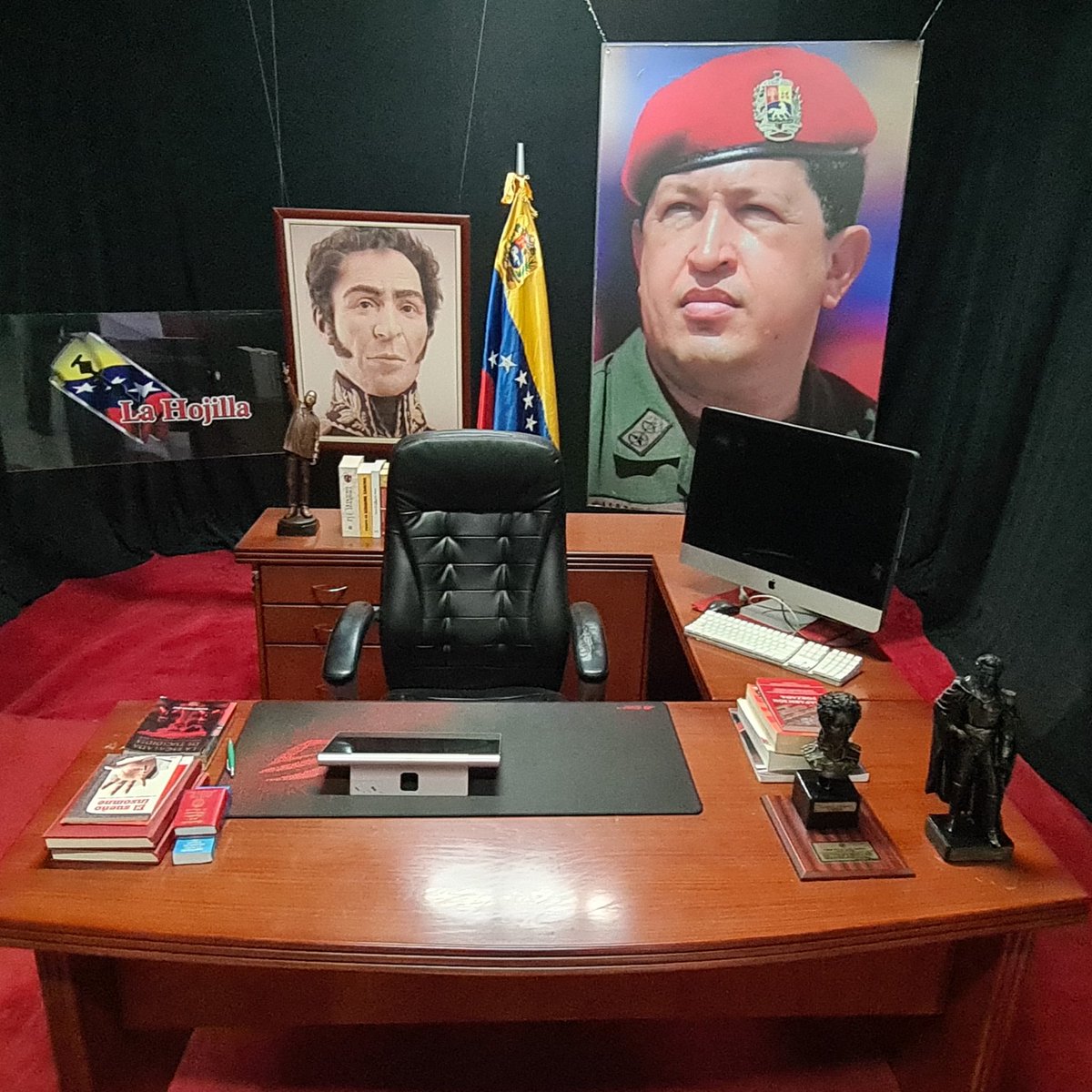 Próximo martes 10 de enero de 2023, arrancamos de nuevo. Con Bolívar y Chávez. 

Año XIX de La Hojilla y XXIV de la Revolución Bolivariana