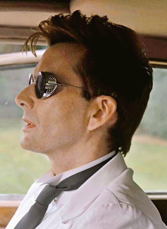 Crowley Of The Day: I hope we get white suit Crowley or something equivalent to it in season 2