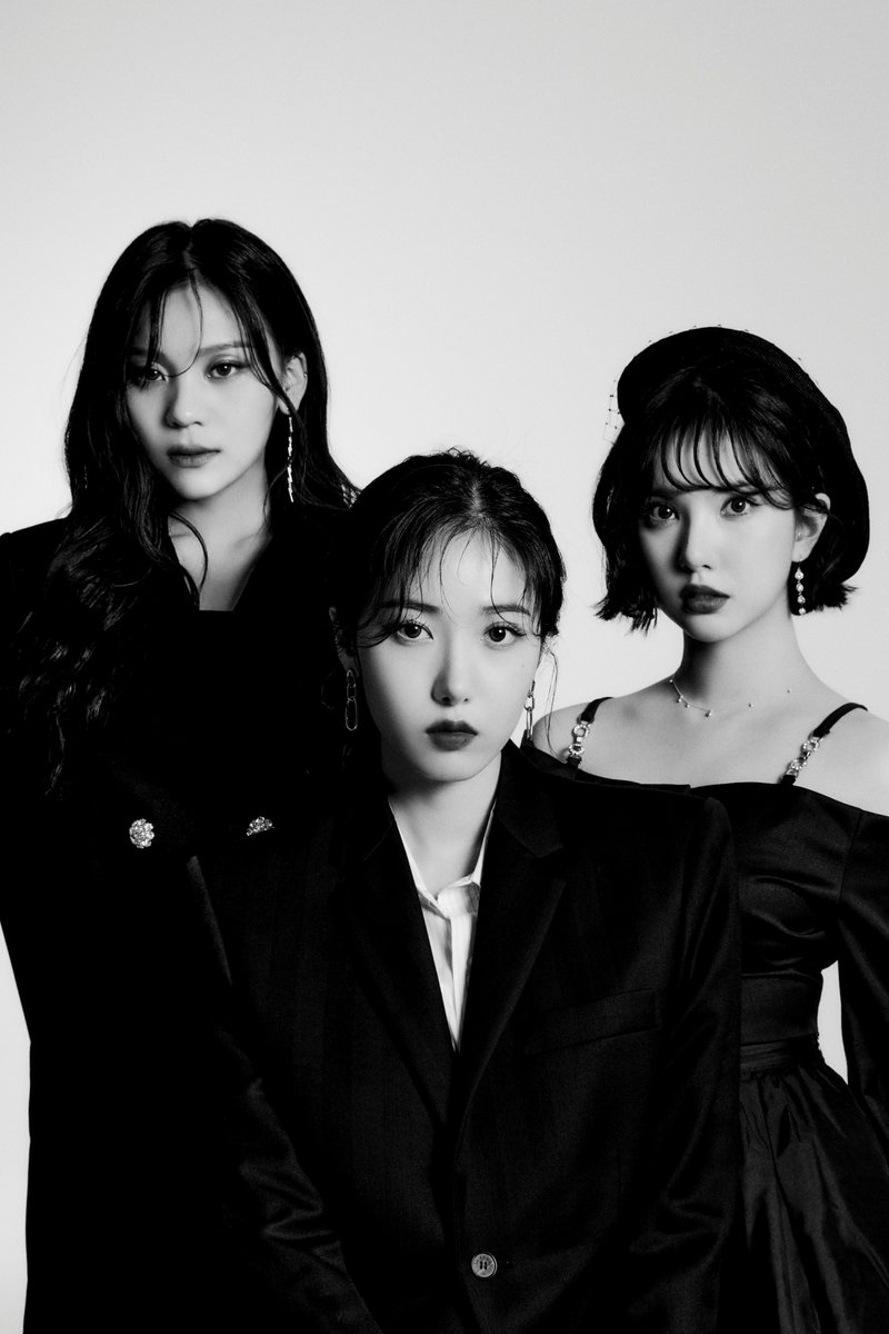 kvibe_yonhap's tweet photo. #VIVIZ will be coming back with their new album this January! 😆😆👀 

#EUNHA #SINB #UMJI 

https://t.co/uXbJoCTTGG https://t.co/v7otmEdFoD