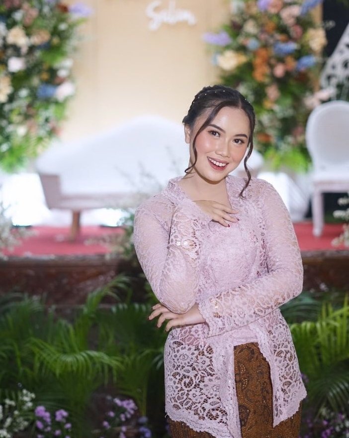 chikiteroos's tweet photo. List makeup mulai banyak terisi di bulan Januari, yay 🥰
Yuk yg mau makeup lamaran, wisuda, wedding, among, pesta, yearbook dll masih ada slot nih kakak 🫶
#makeupsurabaya #makeupsidoarjo #muasby #muasda #muasurabaya #muasidoarjo #makeuplamaran #makeupwisuda #makeupwedding https://t.co/JS9PL3lcKj