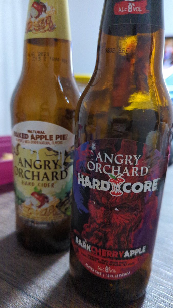 flexmastaD's tweet photo. @AngryOrchard a bit disappointed with this fall haul 😔 especially when everything else is always 😙🤌 #excelente 

looking forward to new flavors in the spring/summer? 👀 https://t.co/njhWy9Jmk5