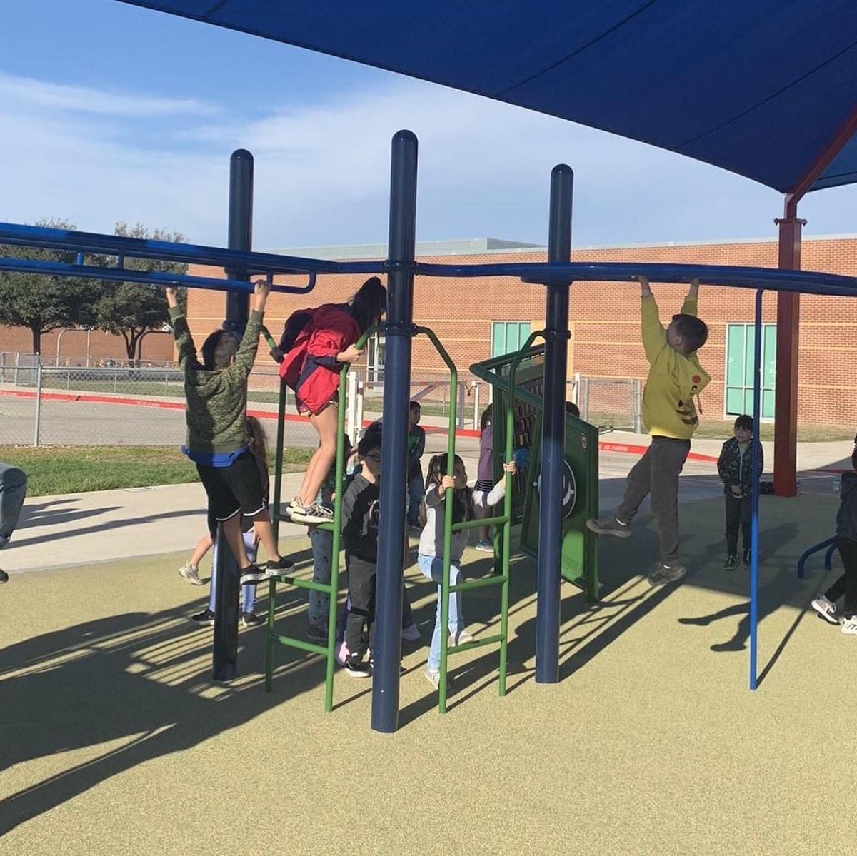 cisdnews's tweet photo. It was a great day to be outside today! Our students at Clear Spring Elementary had a blast on their NEW playground thanks to Bond '21. As part of Bond '21, all elementary schools will receive a new playground. Thank you to the voters in our community. #Comalisd #bondatwork https://t.co/dMXDykapkB