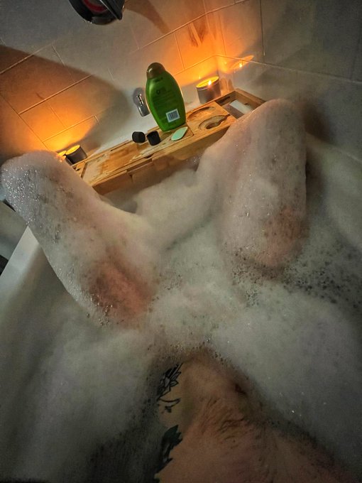 Who&rsquo;s jumping in with me? 🛁🧼 https://t.co/yTnuTclkbL https://t.co/wkMQpWYS6h