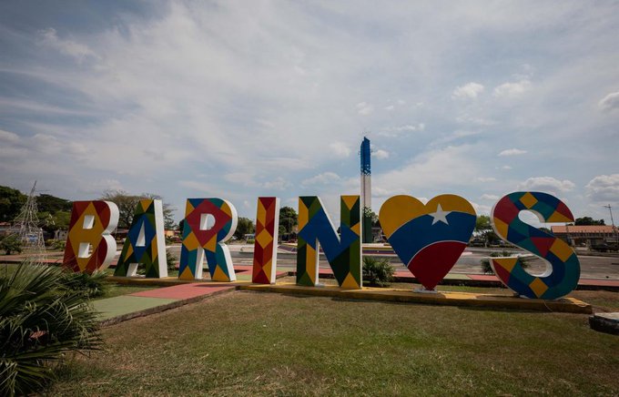 PSUV Barinas trabajará en Plan Integral para avanzar en lo político, productivo, social y territorial bit.ly/3GCmenk
#BoliviaHaceJusticia