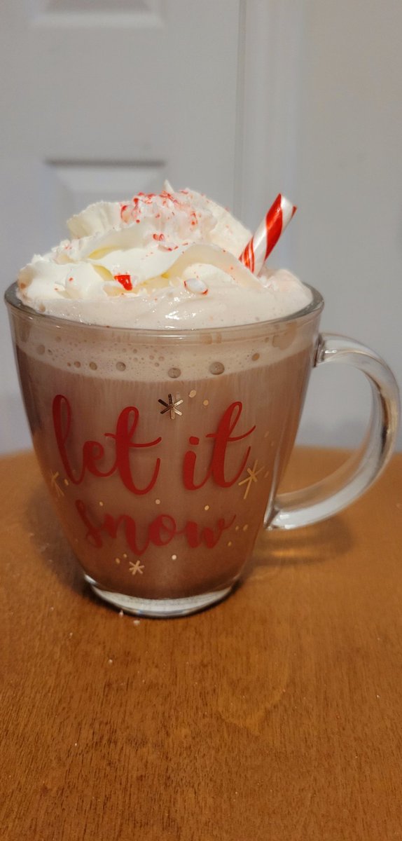 miss_foxieladie's tweet photo. Winter isn't over yet in Ontario Canada I hope. We still need to build a snowman!❄️☃️
#hotchocolate☕️ #candycanes #whippedcream #warmandcozyfeeling #moresnowplease https://t.co/ymvmKx5O8t