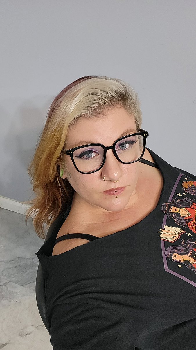 valkyrie77of's tweet photo. Don't forget that I'm on o.f I'll be shooting new pictures and taking requests all 2023 #ContentCreator #alternativegirl #fetishfriendly https://t.co/UNvqNLxjAZ