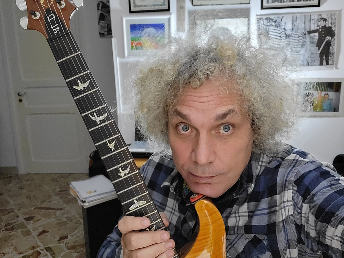 GinoDeVita2's tweet photo. La Musica può trasformare la nostra vita e le nostre prospettive. È stato un faro in questi ultimi anni bui e surreali........#musica #vitadamusicista #musician #musicianlife #guitarplayer #allmusic #artismylife #musiciswork #dream #guitarist https://t.co/sNhT95HGsP
