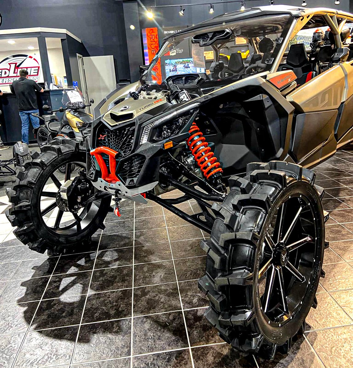 superatvtweet's tweet image. ⚙ @redlinepowersports  is doing them up right! They added an #SATV 4" #GDP dual idler portal gear lift kit, Heavy-Duty #AtlasPro A-arms, &amp;amp; 38" tires to this @canam #MaverickX3 #TurboRR! 💪😎 #LetsRide #BuiltforBattle #GearDrivenPerformance  
#superatv #satvnation #satvdealer