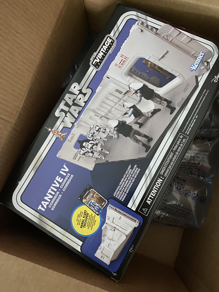 Pretty excited about this delivery, it’s my first legit diorama!! 🤩
@starwars @Hasbro @Sean_Solo8 @BanthaSkullcom @OakhurstStudios @jeramy_collins @WaysOfTheSith @Collectorian @capecoraldwells @RedRangerChris #StarWars #Hasbro #toys #starwarstvc #tantiveiv