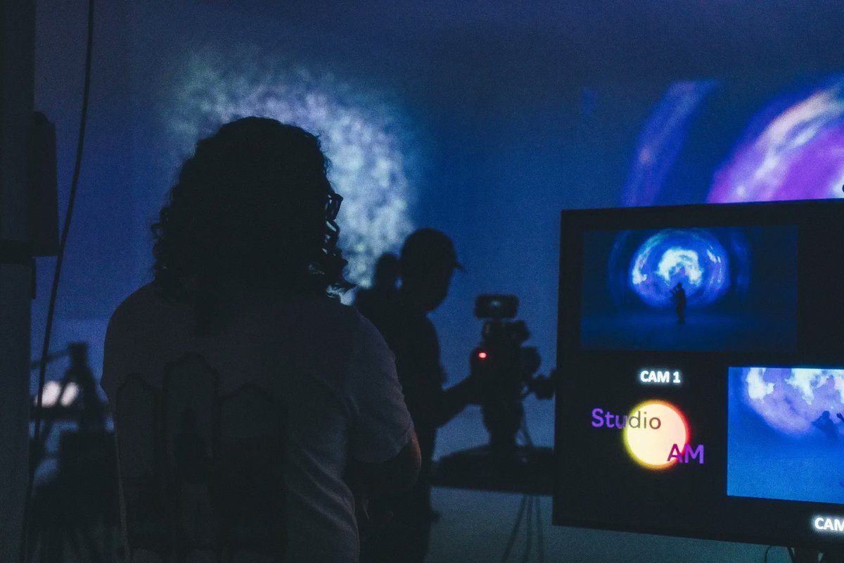 "One of the things I think about all the time is how film is like a really beautiful dance between art and science and technology." Read Glossi Mag's full conversation with <a href="/aniler/">Anil Mohabir</a> about <a href="/studio_am_/">Studio BM</a>: buff.ly/3vDB5aI 

#StudioAM #AnilMohabir #TorontoFilm