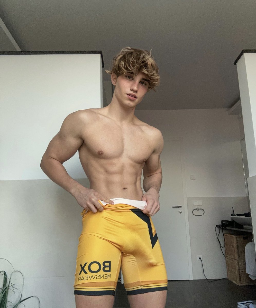 valyfans's tweet photo. Do you think I can go out like this?
Rt= yes

https://t.co/wzmpIqr2g1 https://t.co/0a7F6p6dCs