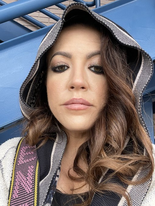 Hour 3 of waiting in the cold. I have to pee so bad. https://t.co/o8yDUg145t<a href="/tag/tuesday"class="tags"><span>#tuesday</span></a><a href="/tag/tacotuesday"class="tags"><span>#tacotuesday</span></a>