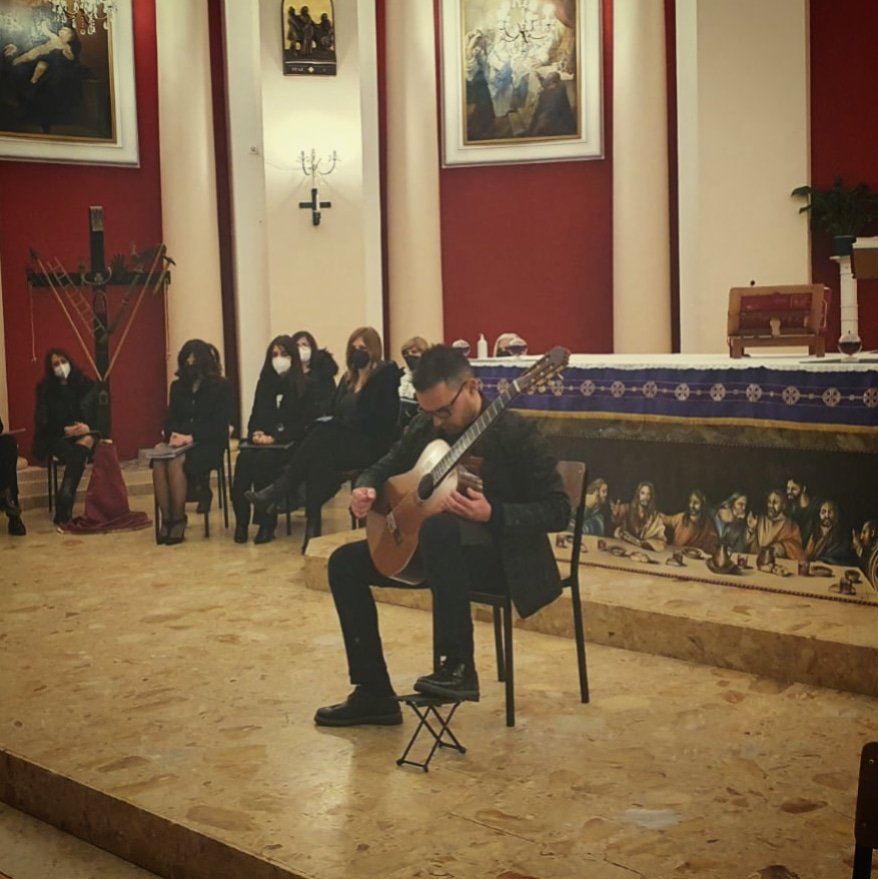 H.Villa-Lobos, prelude n3.
Massafra, aprile 2022. #chitarraclassica #classicalguitar #heitorvillalobos #concerto #concert #mylife #musica