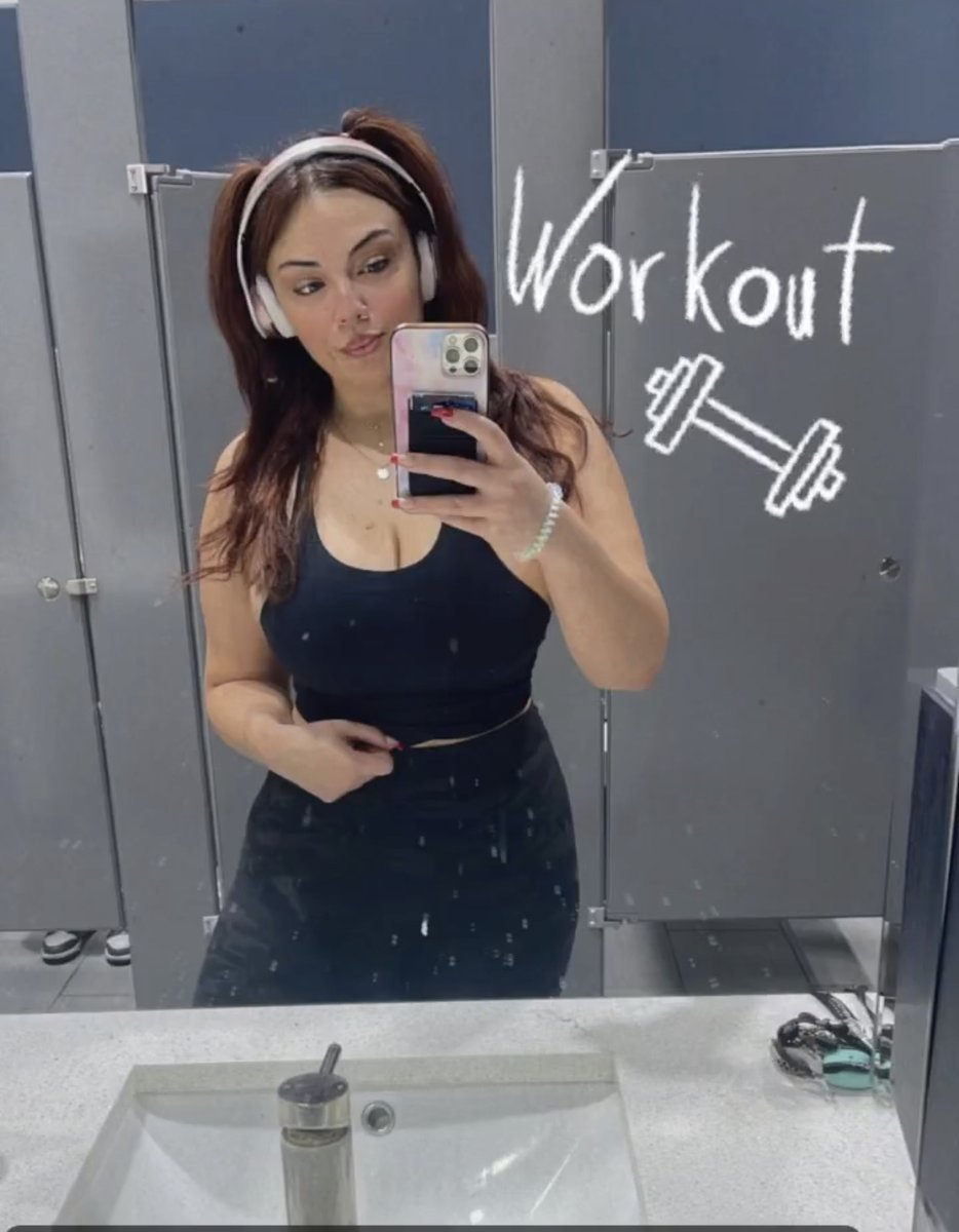 Scarlett Venom on Twitter: "Good morning ☀️ (The good selfie mirror was taken 😂 )"