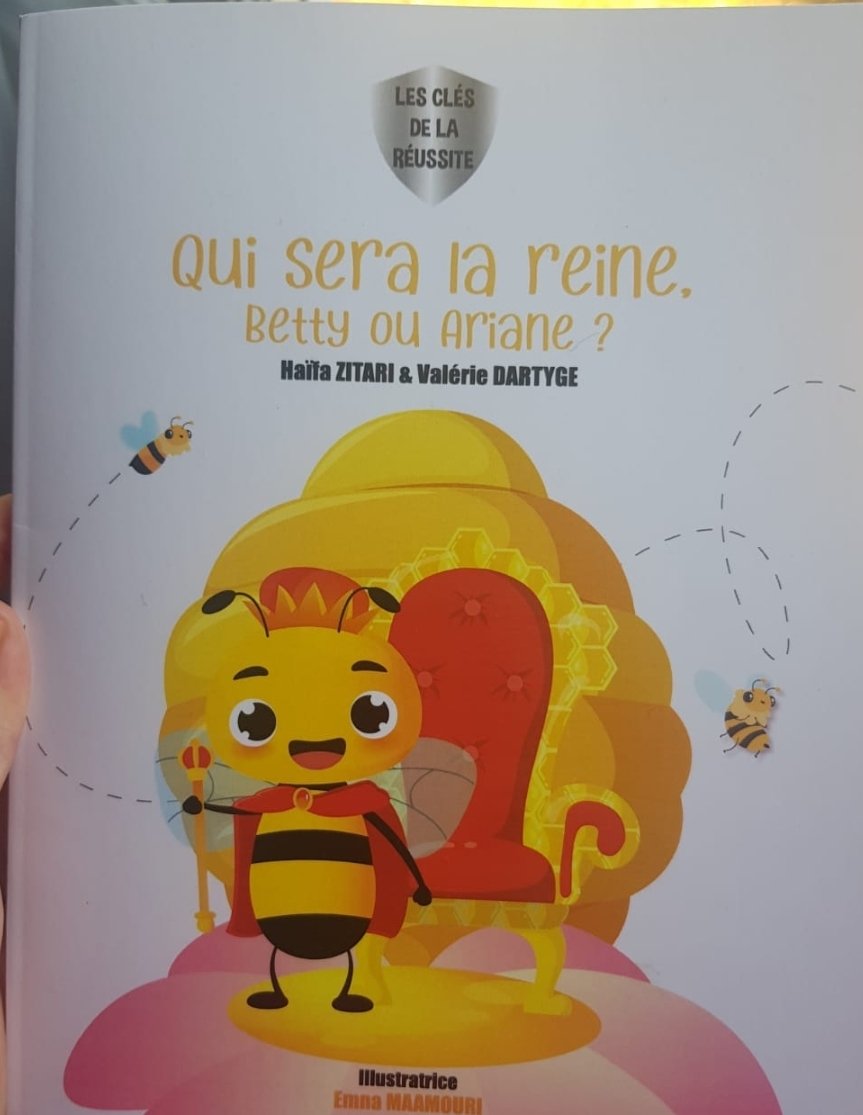saggezi's tweet photo. @LPCRouge Dans ma classe de CP, j'utilise ce livre comme base de discussion sur les écrans.  2 abeilles qui participent à un concours : l'une joue, fait du vélo, est en forme, l'autre est sur divers écrans, et les élèves aiment beaucoup. https://t.co/pHnbUDs6Uf