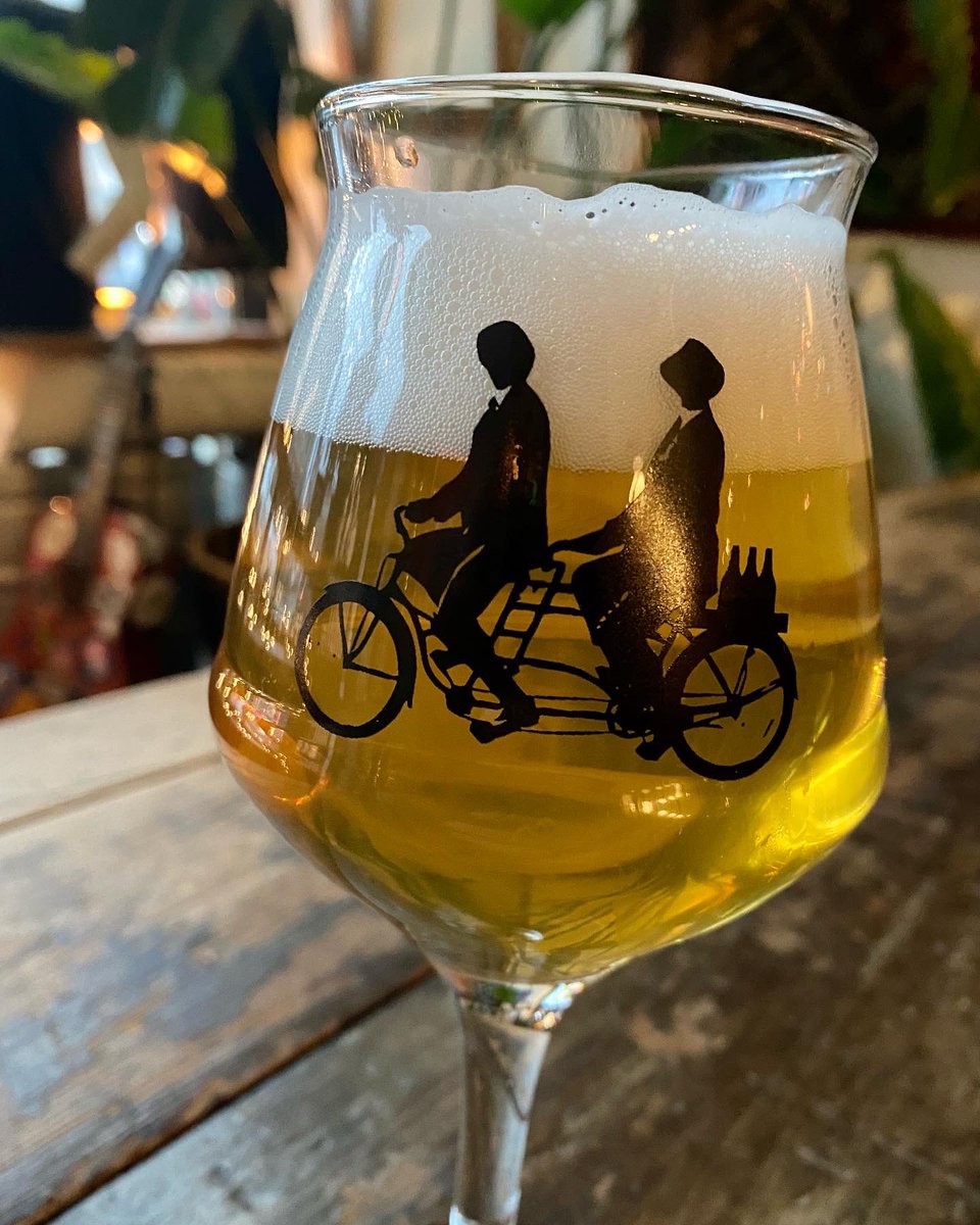 BrothersBrewery's tweet photo. Another New Sour Alert! Sun-Kissed Skin π Pineapple Coconut Berlinerweisse π€€π€€ Perfect brew to trick your brain into thinking itβs not January. Draft only. #CreativeBrews #TandemBikes #BanginTunes #BrothersBrewing #DowntownGuelph https://t.co/t1oG687bxs
