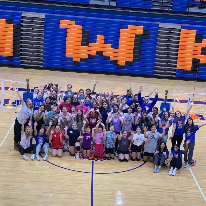 We wrapped up our annual Middle School Clinic today! We had 50 Middle Schoolers attend the past two days and it was great having current (and former) Hawks work with future Hawks. Thanks to everyone who attended and best of luck at your Middle School Tryouts next week! #Believe