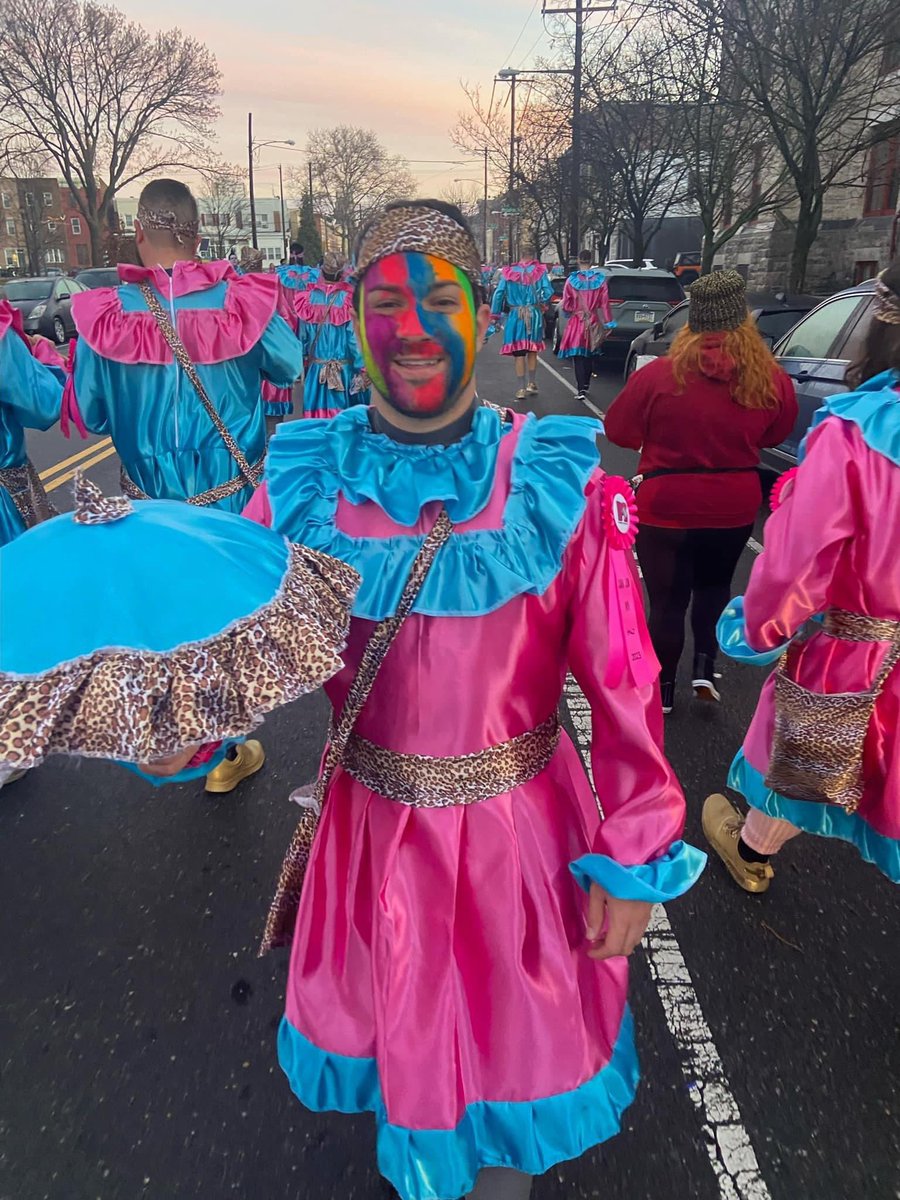 BarstoolPhilly's tweet photo. Mummer ER doctor went from the parade to the Eagles game where he saved someone’s life. 

Philly has the best fans in the world. https://t.co/an5vmlGbHd